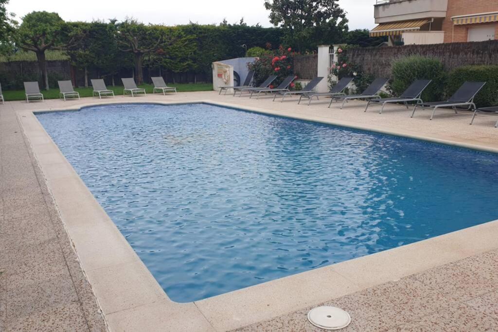 פיגוארז Apartamento Completo Muy Cerca Del Centro Ideal Para Familias Con Piscina מראה חיצוני תמונה